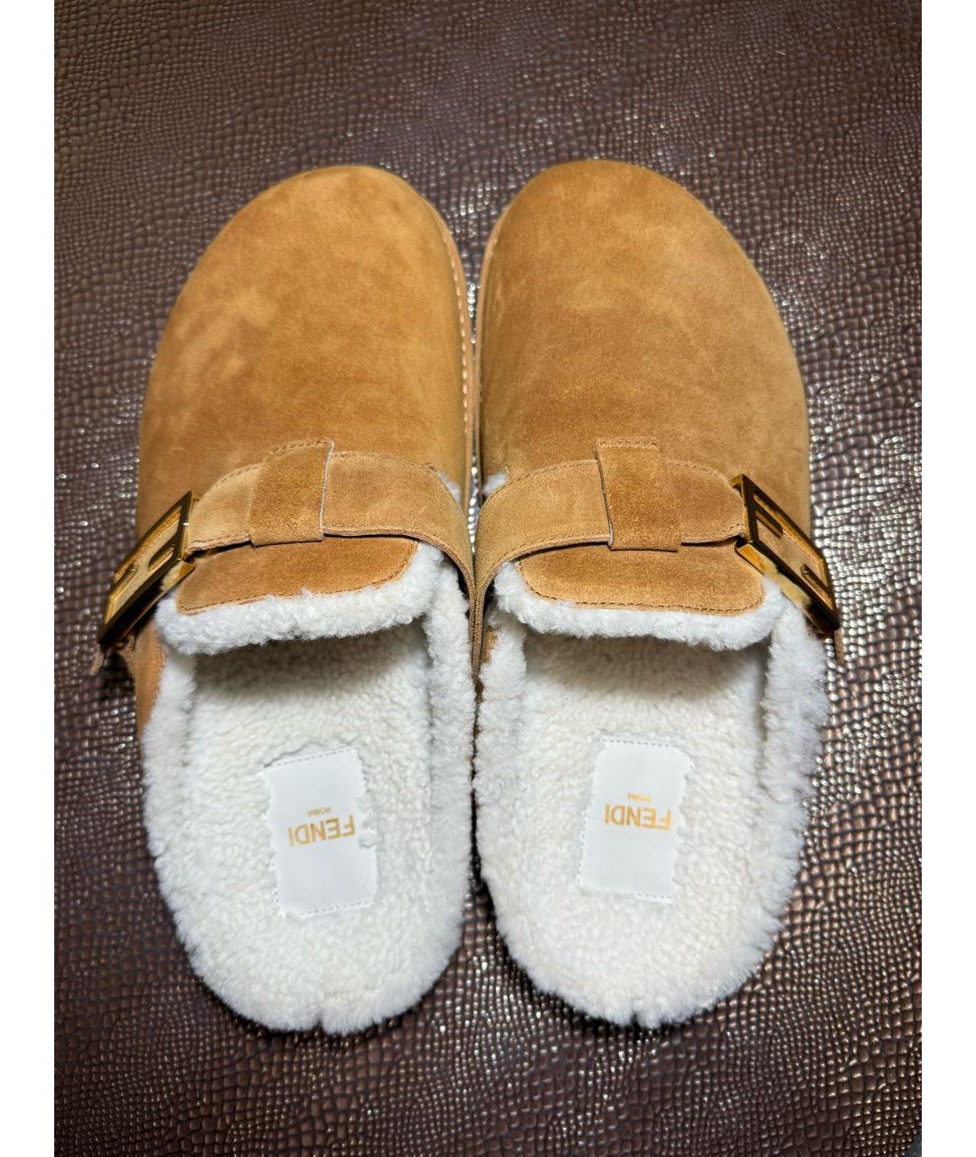 FENDI Коричневые замшевые мюли, фото 3