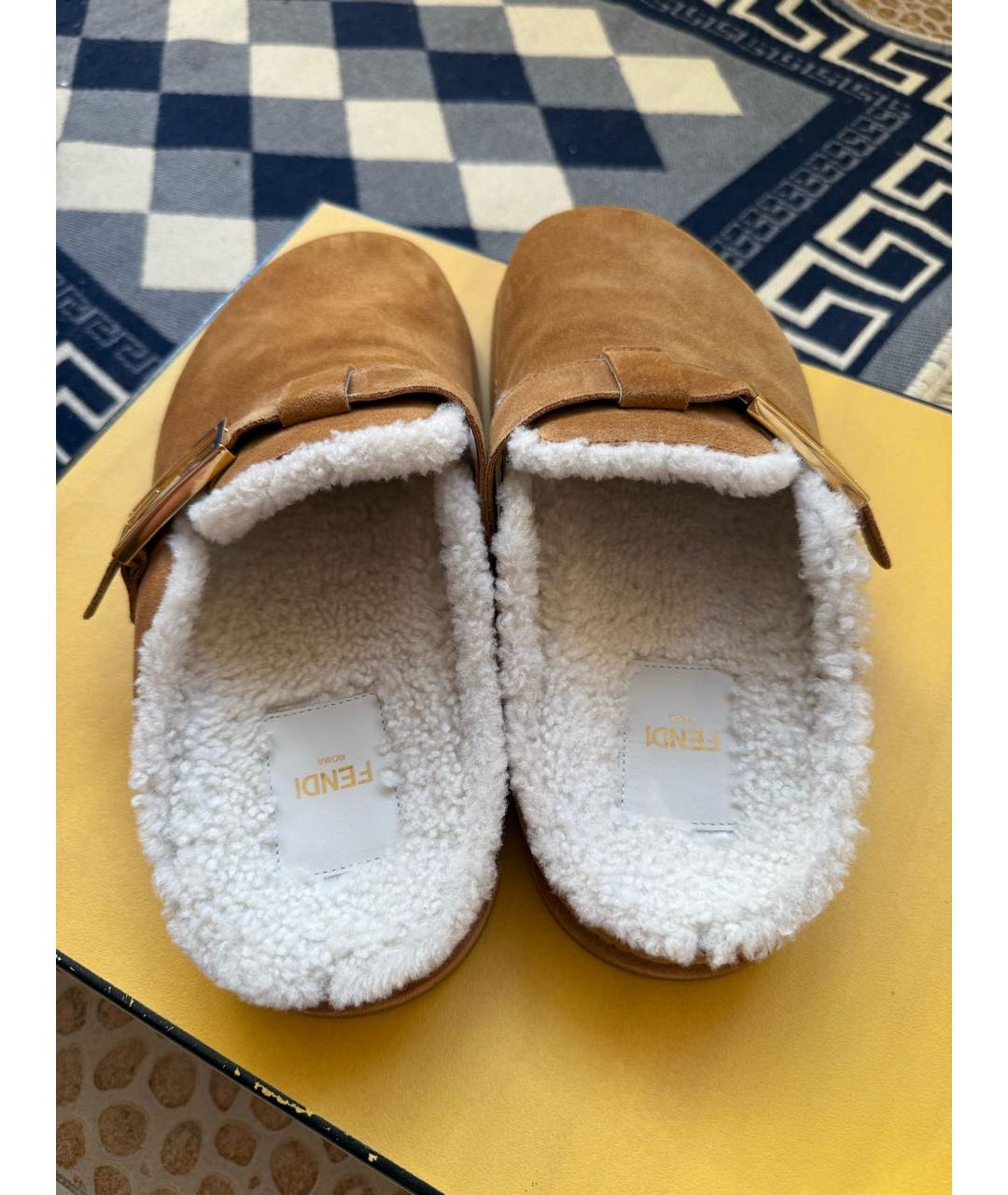 FENDI Коричневые замшевые мюли, фото 4