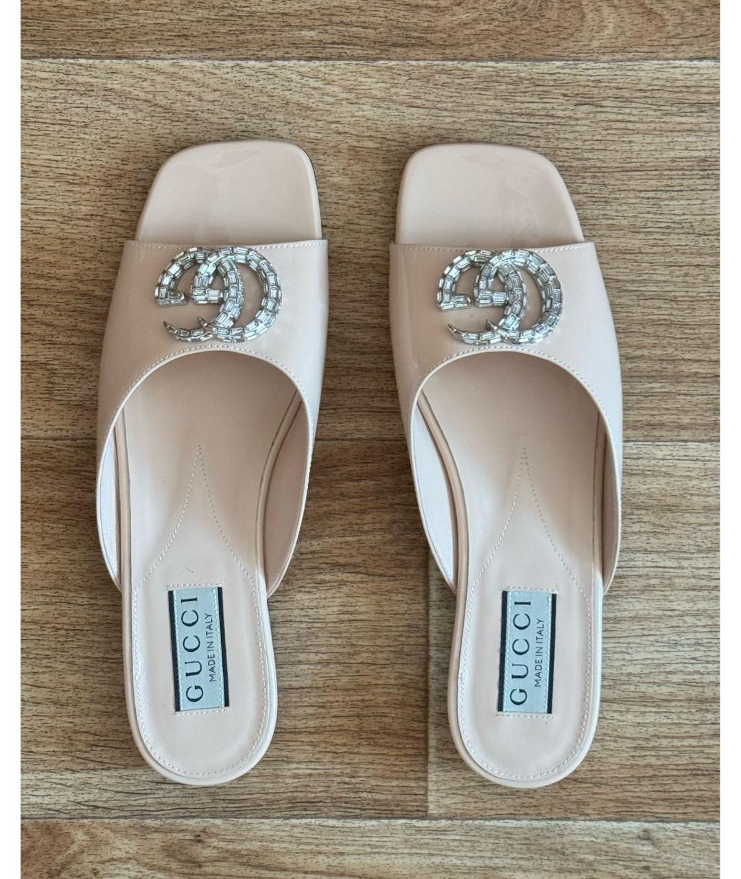 GUCCI Бежевые сандалии из лакированной кожи, фото 3