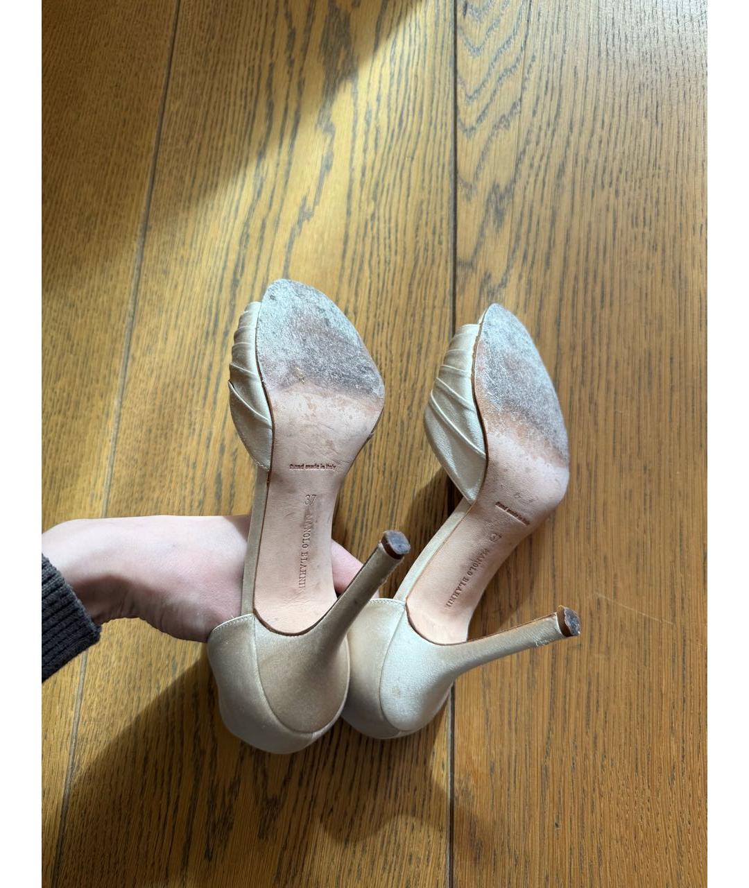 MANOLO BLAHNIK Бежевые текстильные туфли, фото 4