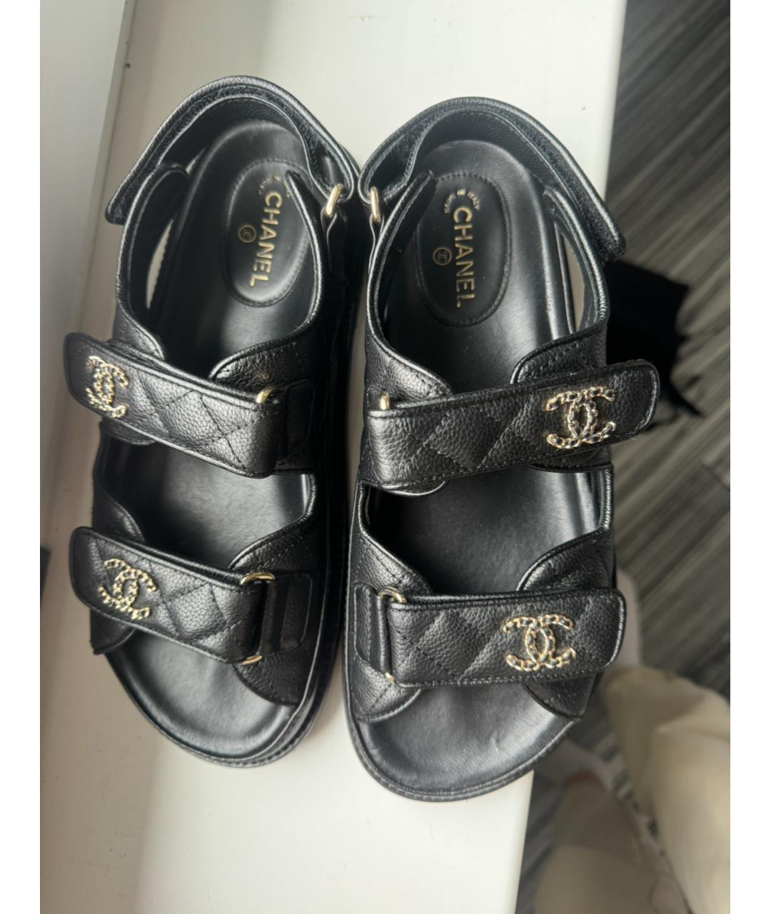 CHANEL Черные кожаные сандалии, фото 5