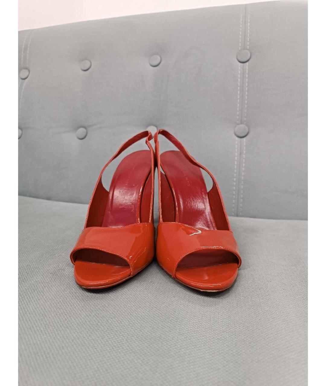 BALENCIAGA Красные босоножки из лакированной кожи, фото 2