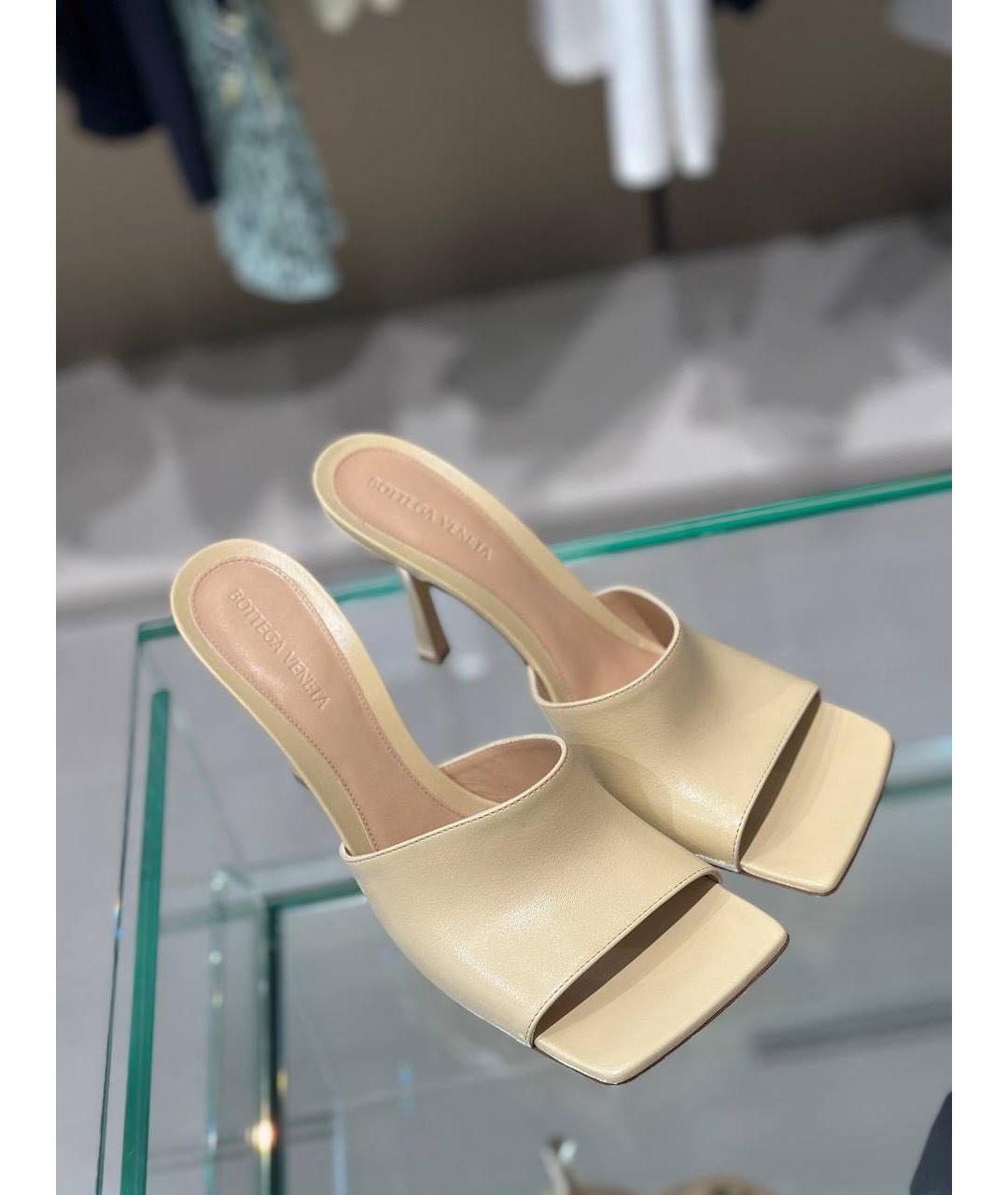 BOTTEGA VENETA Бежевые кожаные мюли, фото 3