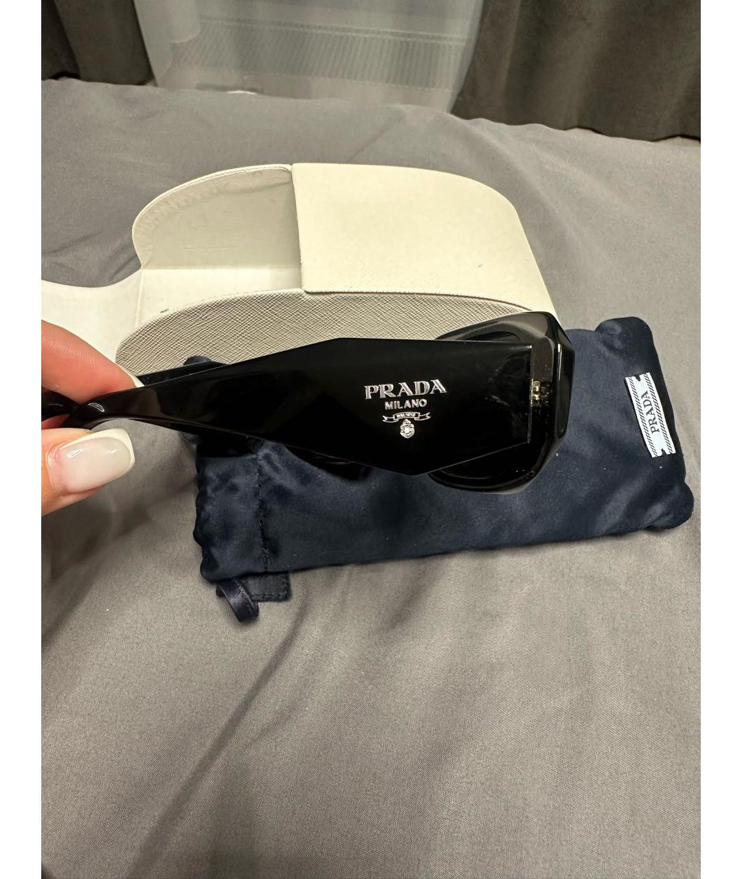PRADA Черные пластиковые солнцезащитные очки, фото 2
