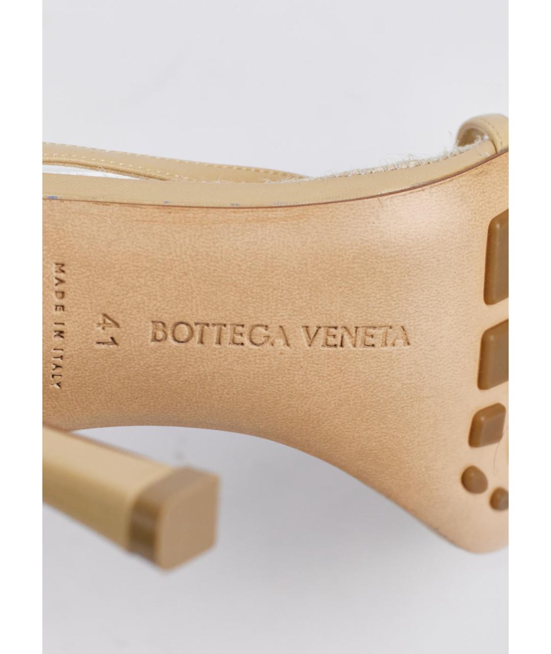 BOTTEGA VENETA Бежевые кожаные босоножки, фото 5