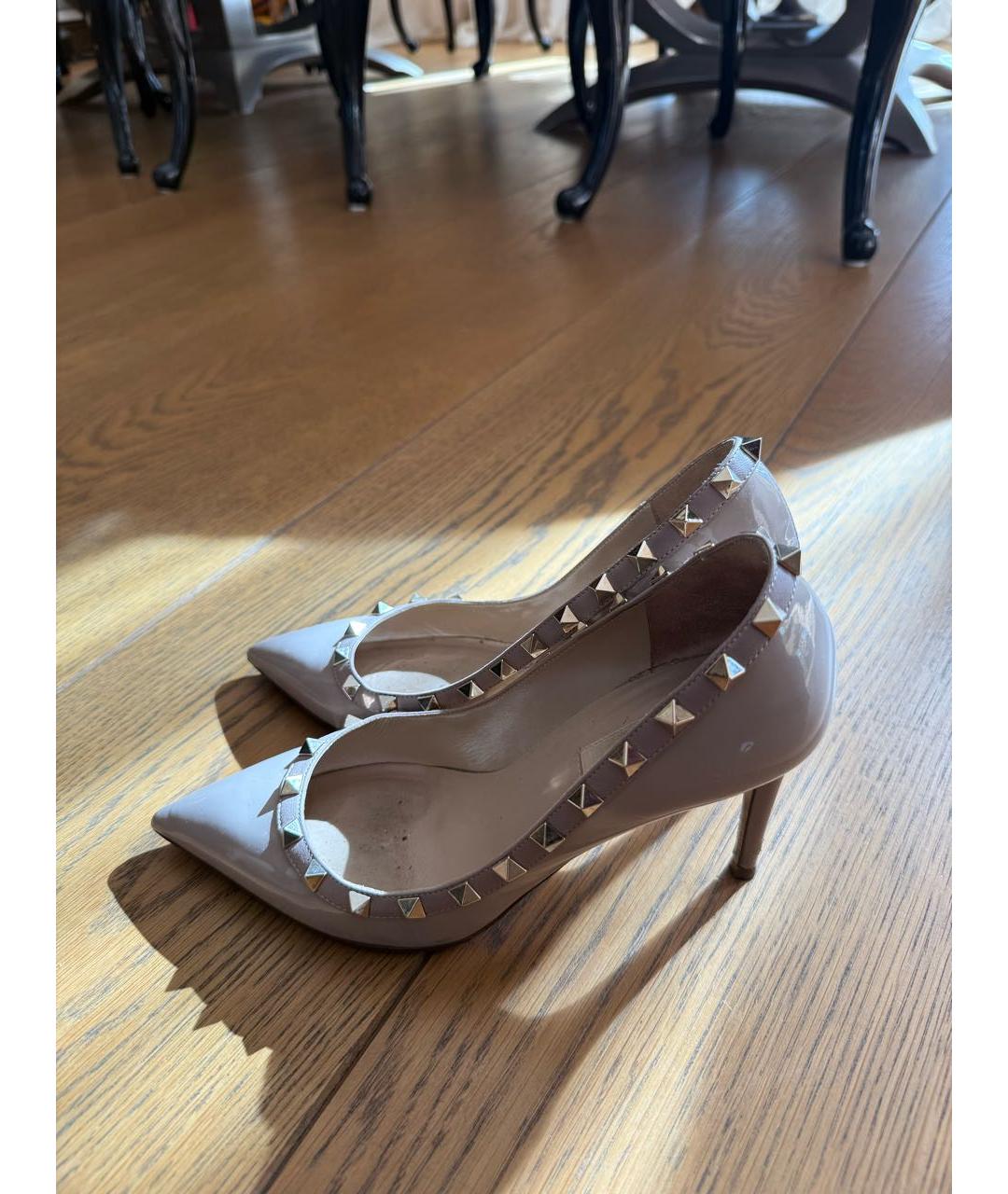 VALENTINO Бежевые туфли из лакированной кожи, фото 3