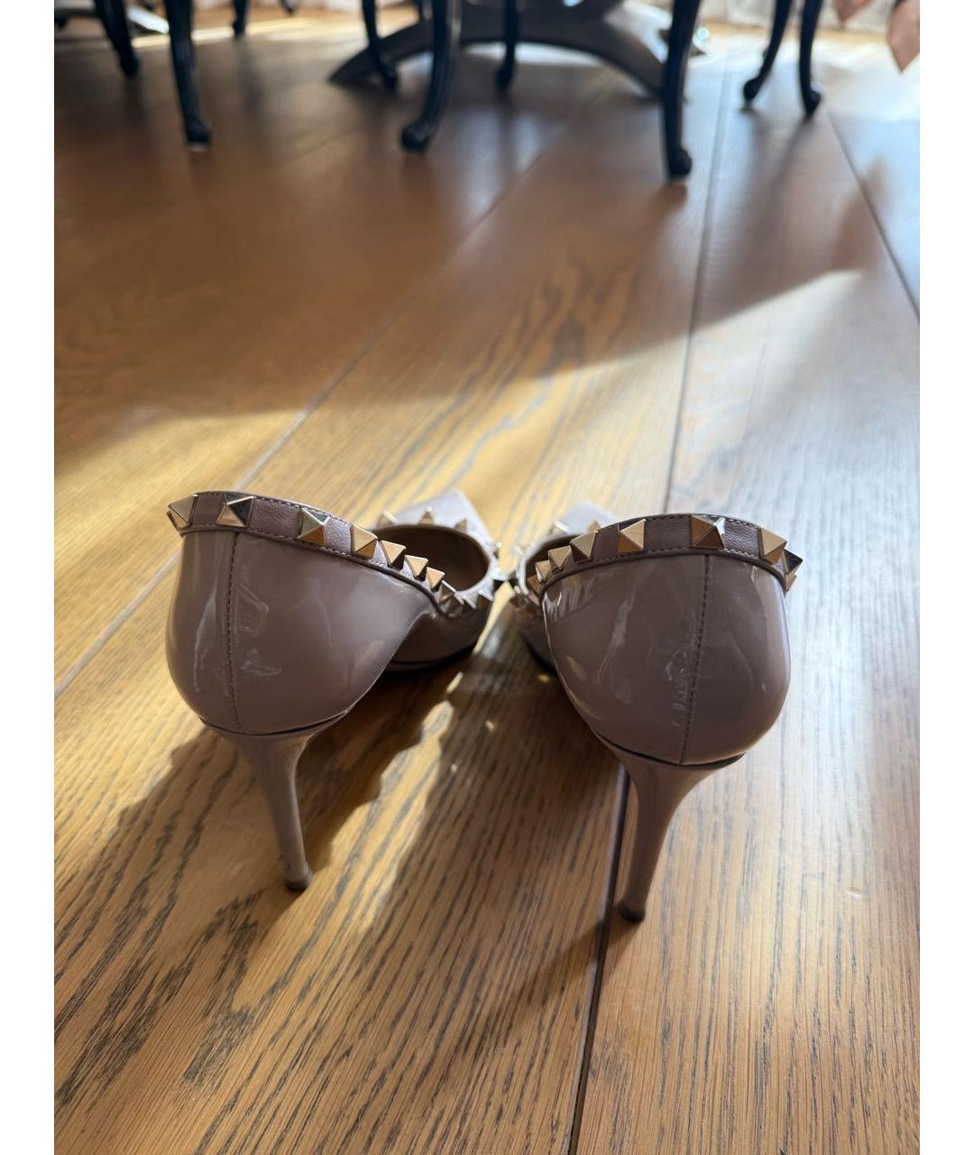 VALENTINO Бежевые туфли из лакированной кожи, фото 6