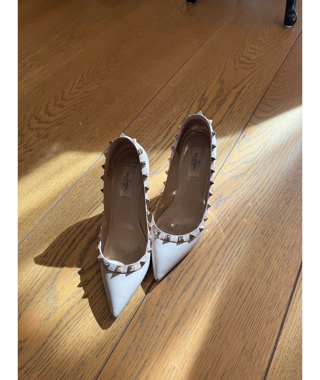 VALENTINO Бежевые туфли из лакированной кожи, фото 2