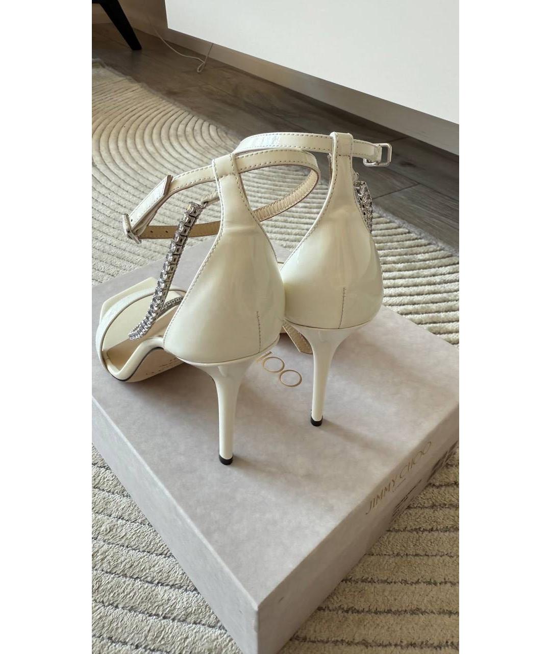 JIMMY CHOO Белые босоножки из лакированной кожи, фото 4