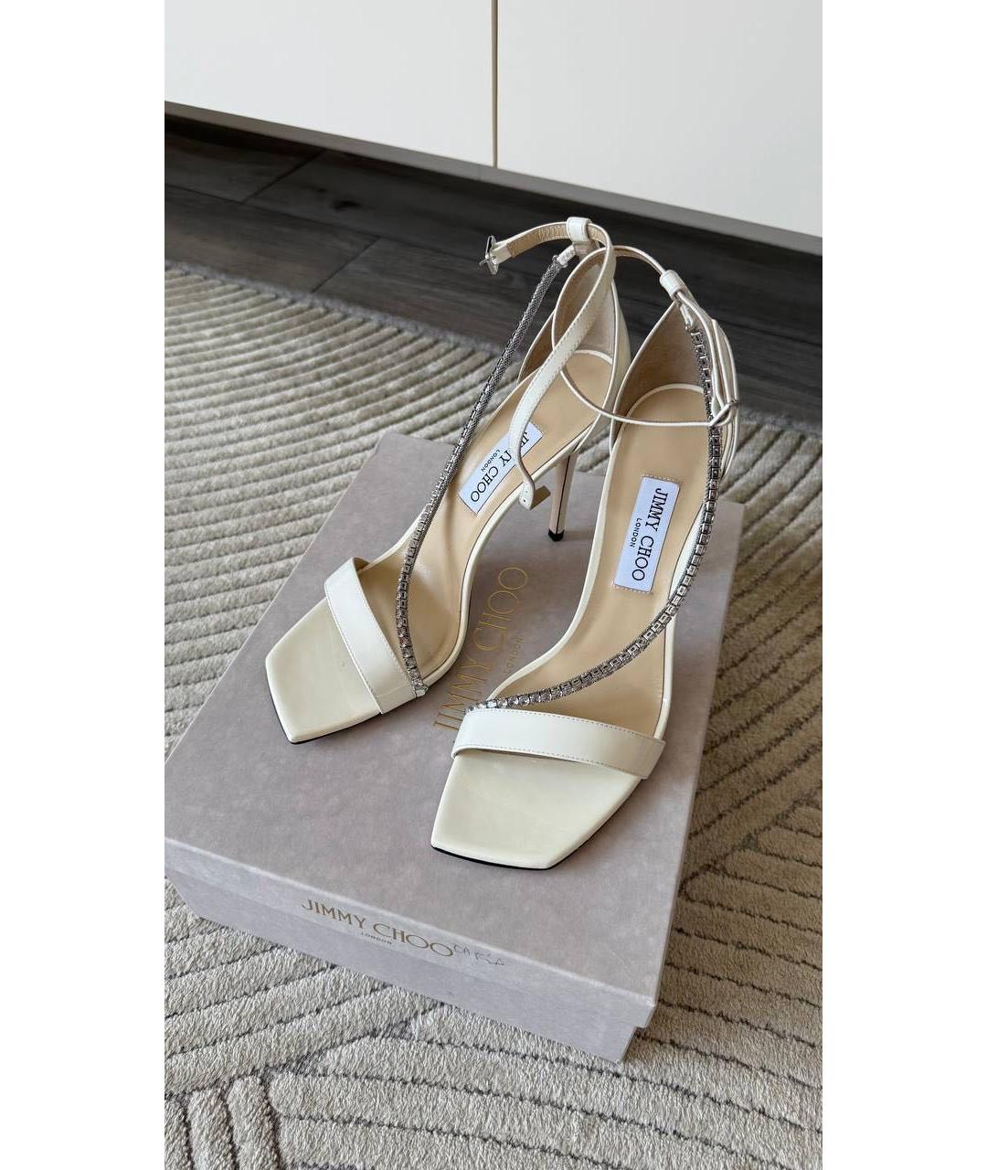 JIMMY CHOO Белые босоножки из лакированной кожи, фото 2