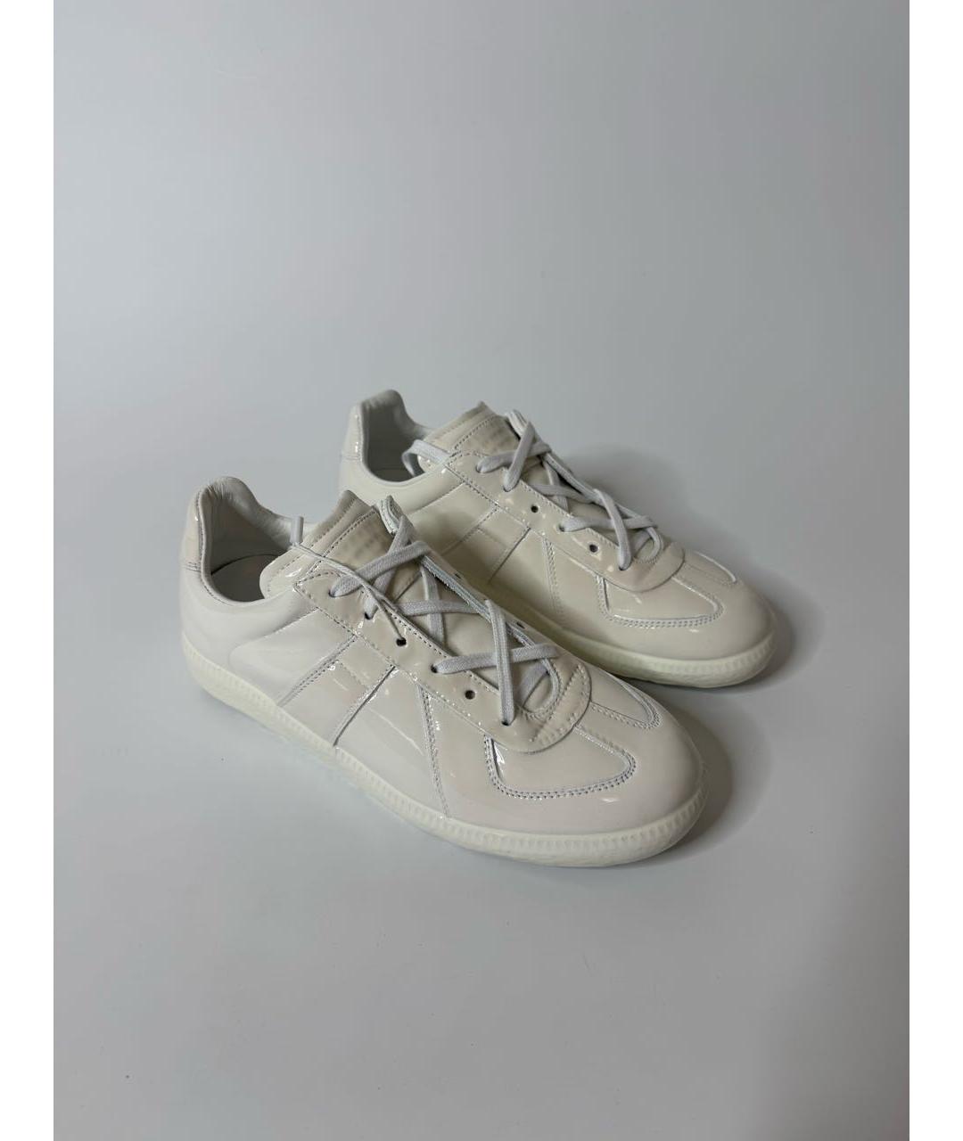 MAISON MARGIELA Белые кеды из лакированной кожи, фото 8