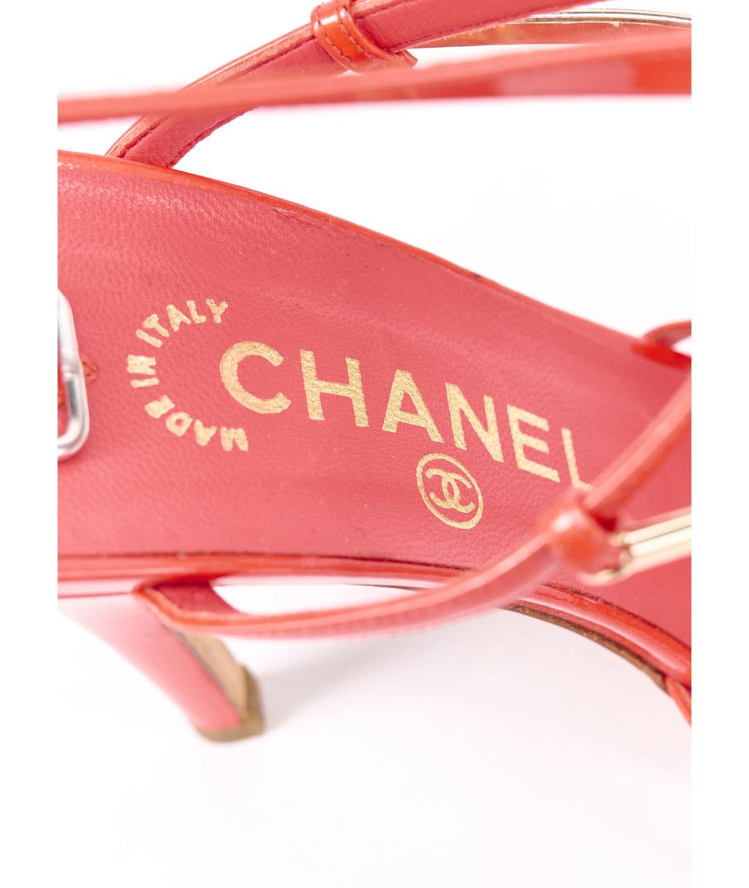 CHANEL Красные босоножки из лакированной кожи, фото 5