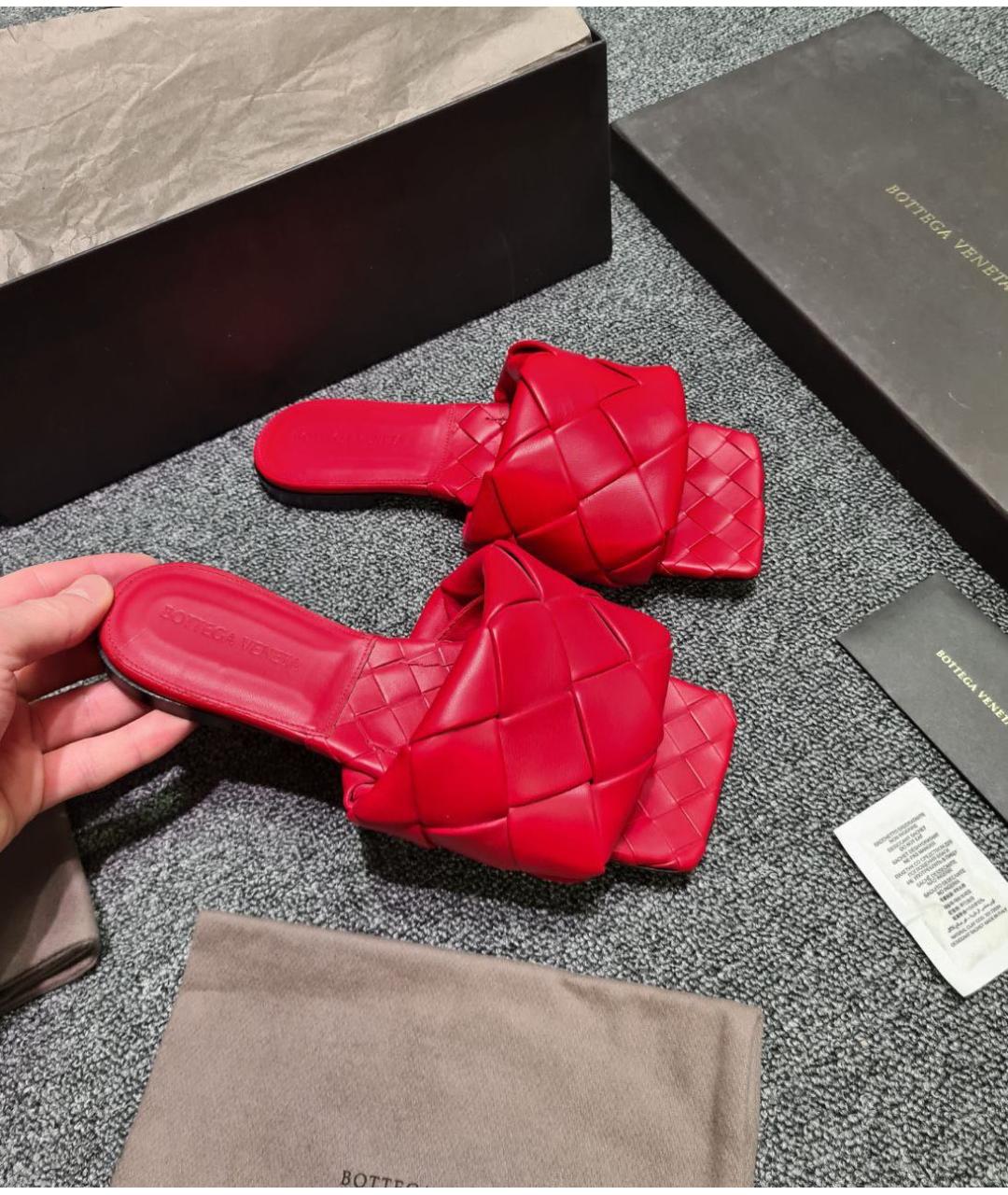 BOTTEGA VENETA Красные кожаные мюли, фото 3