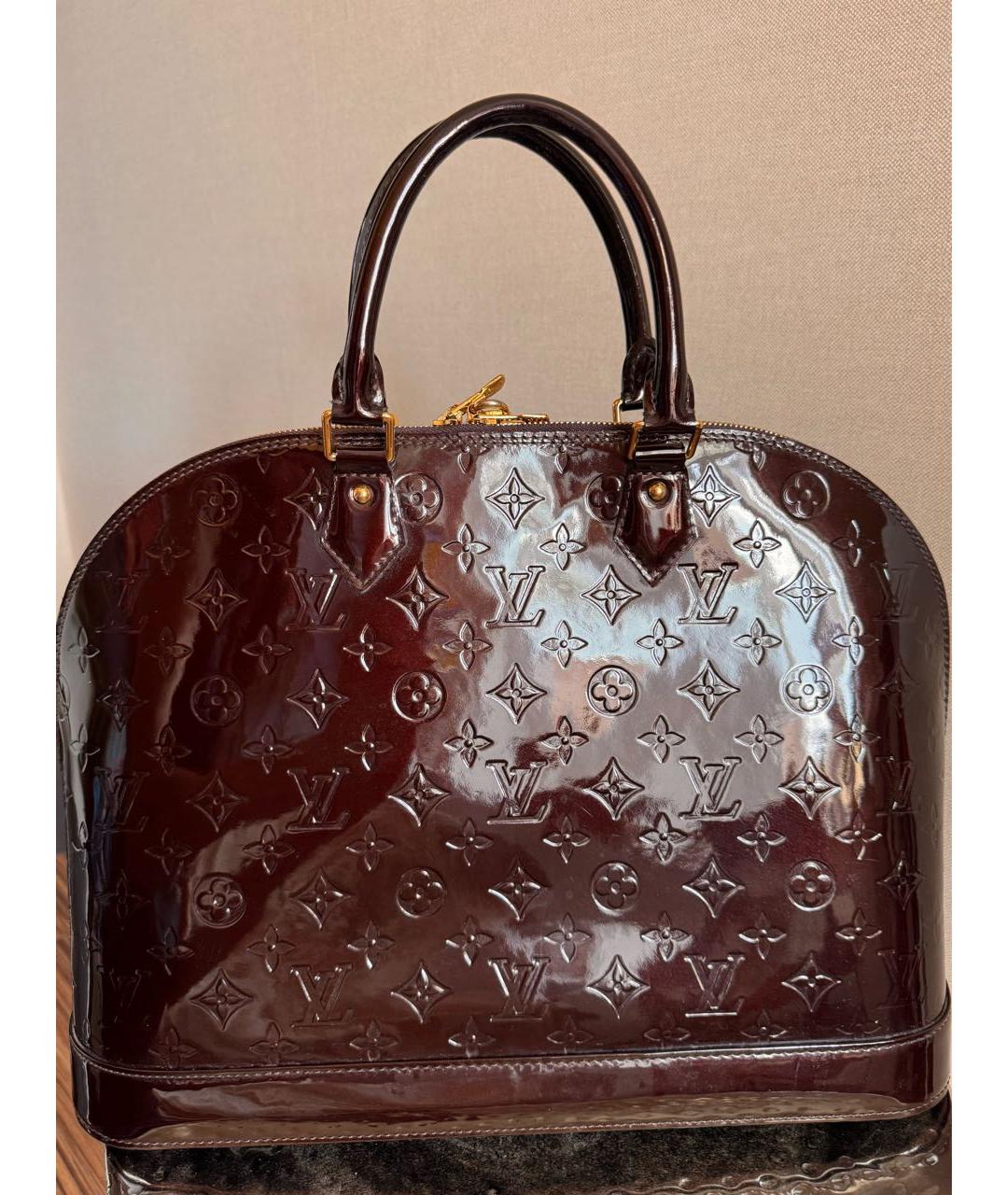 LOUIS VUITTON Бордовая сумка с короткими ручками из лакированной кожи, фото 3