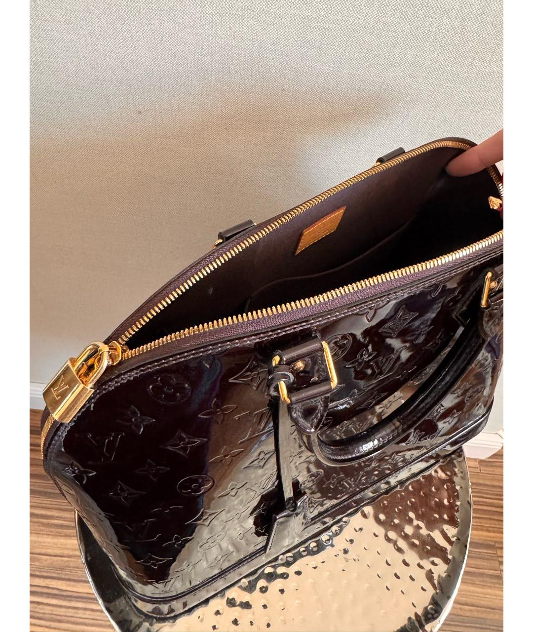 LOUIS VUITTON Бордовая сумка с короткими ручками из лакированной кожи, фото 4