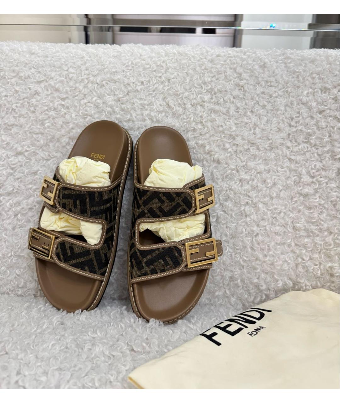 FENDI Бежевые сандалии, фото 5