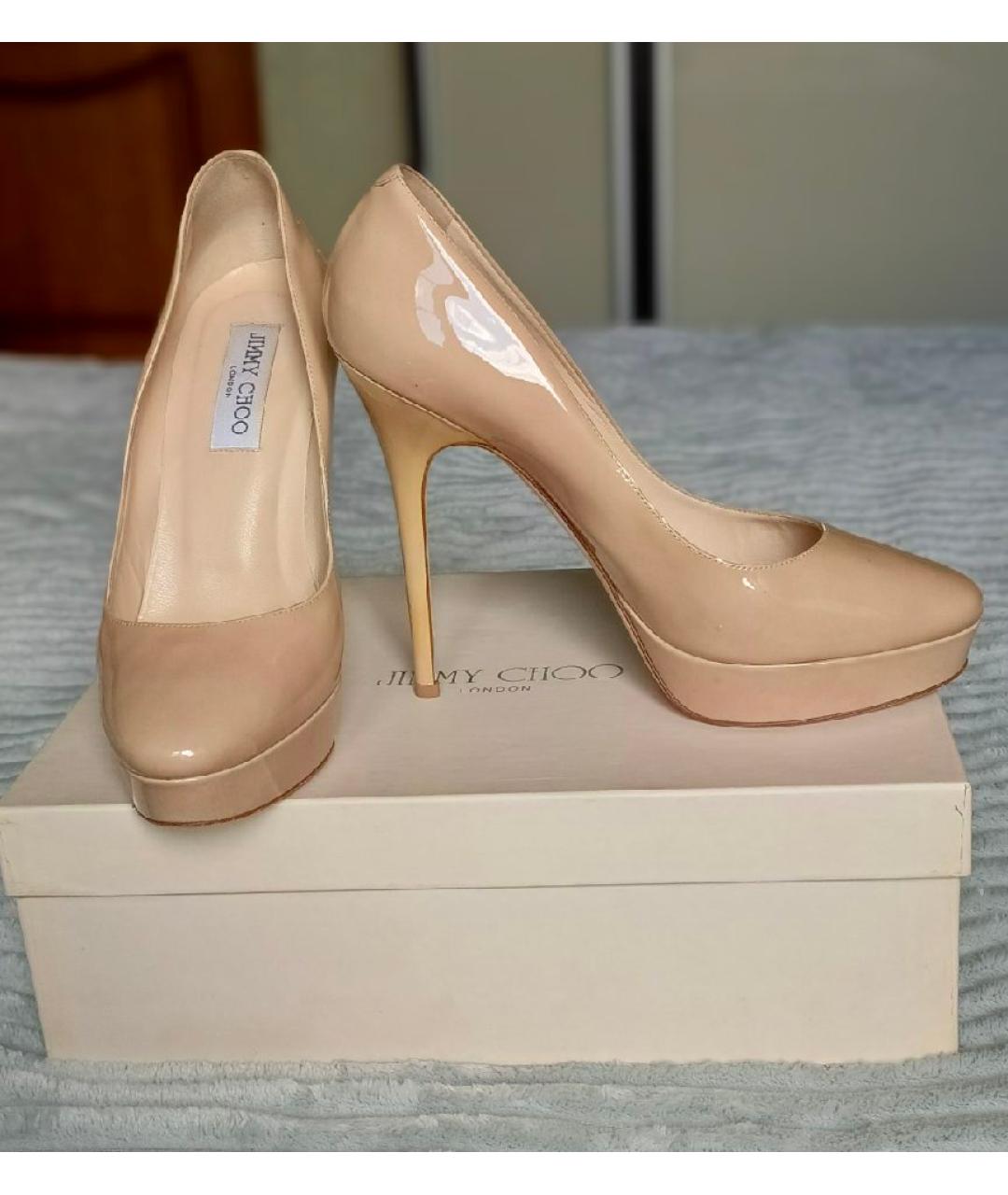 JIMMY CHOO Бежевые туфли из лакированной кожи, фото 5