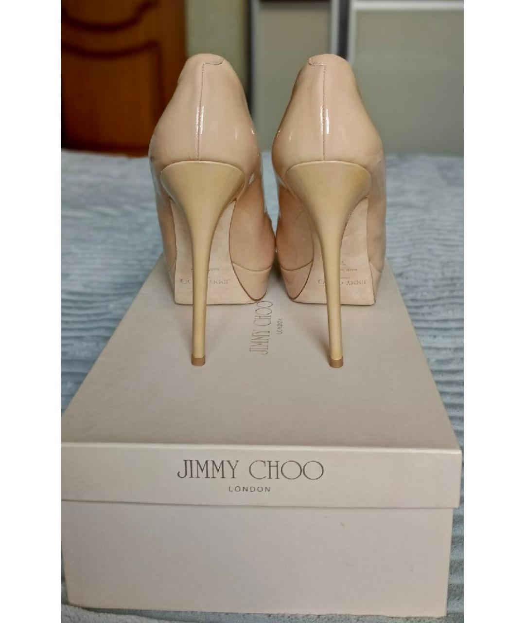 JIMMY CHOO Бежевые туфли из лакированной кожи, фото 4