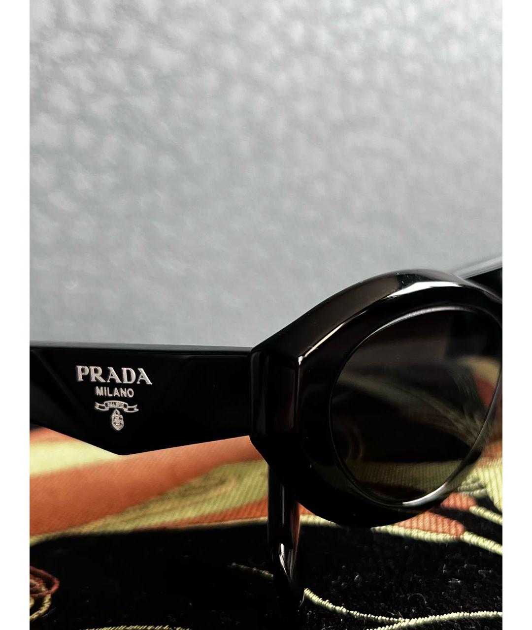 PRADA Черные пластиковые солнцезащитные очки, фото 3