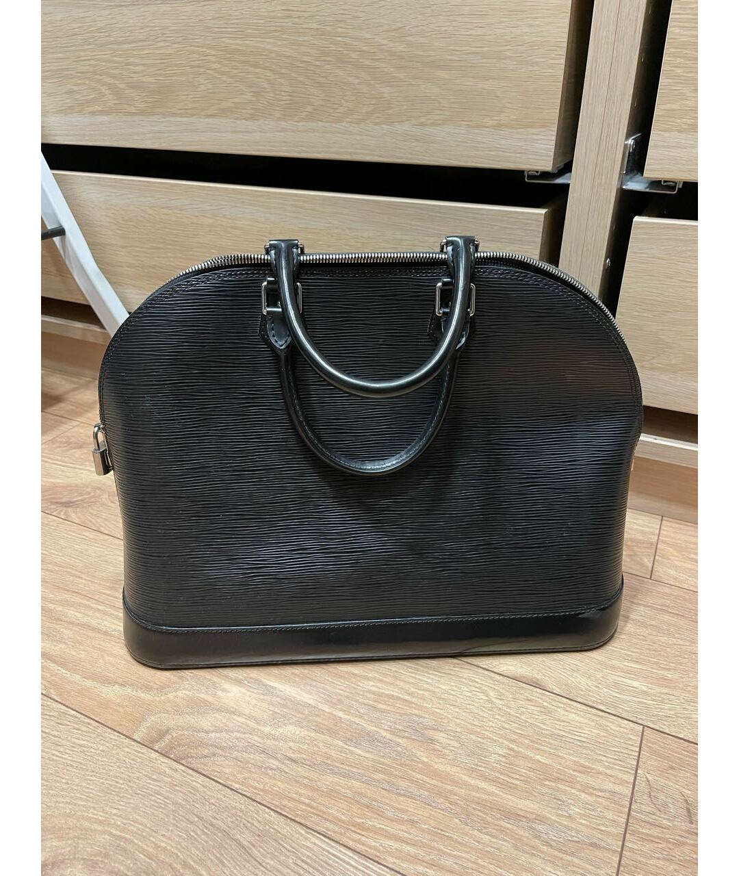 LOUIS VUITTON Черная кожаная сумка тоут, фото 5