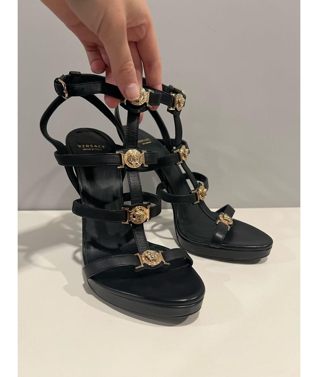 VERSACE Черные кожаные босоножки, фото 6
