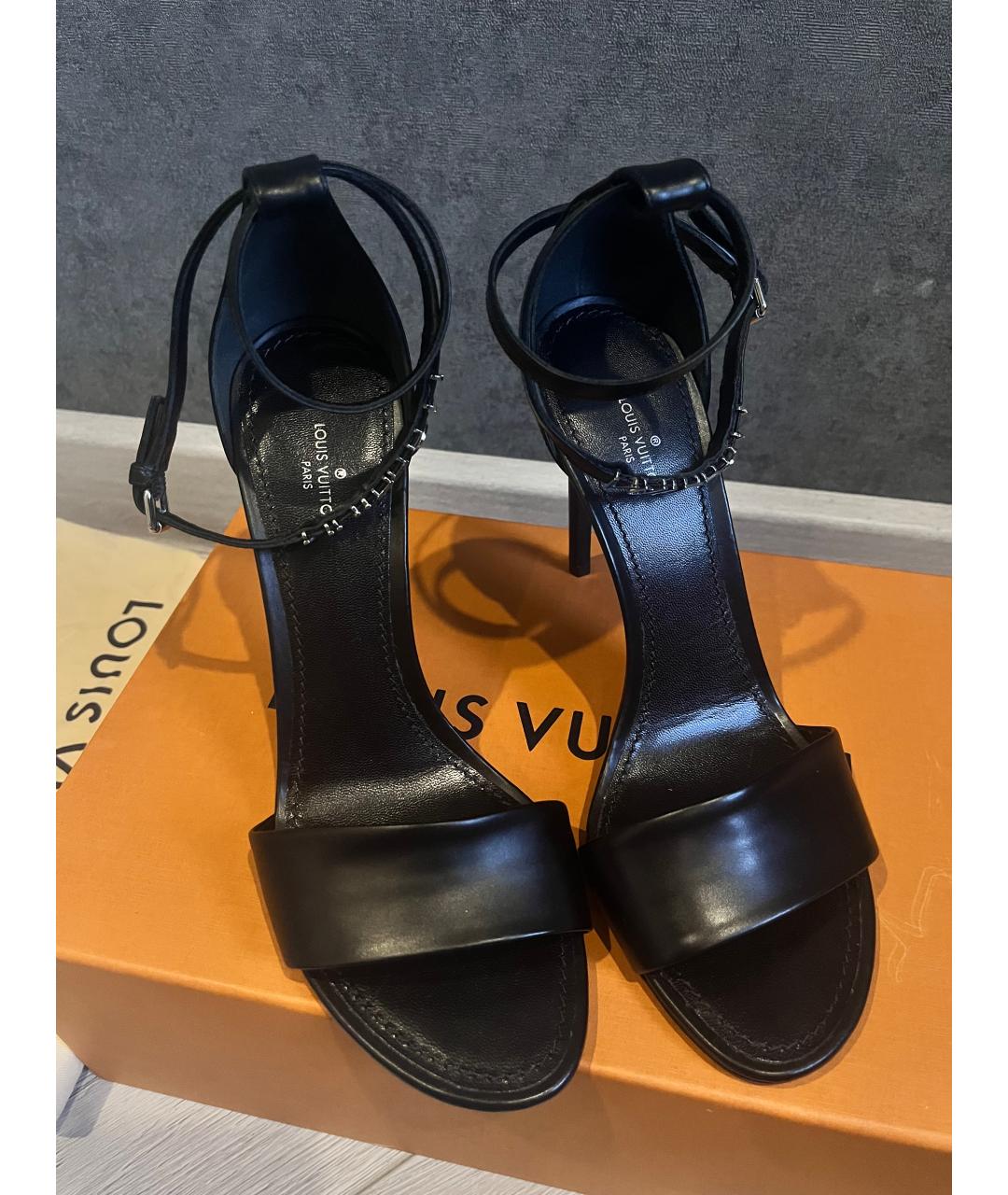 LOUIS VUITTON Черные кожаные босоножки, фото 2