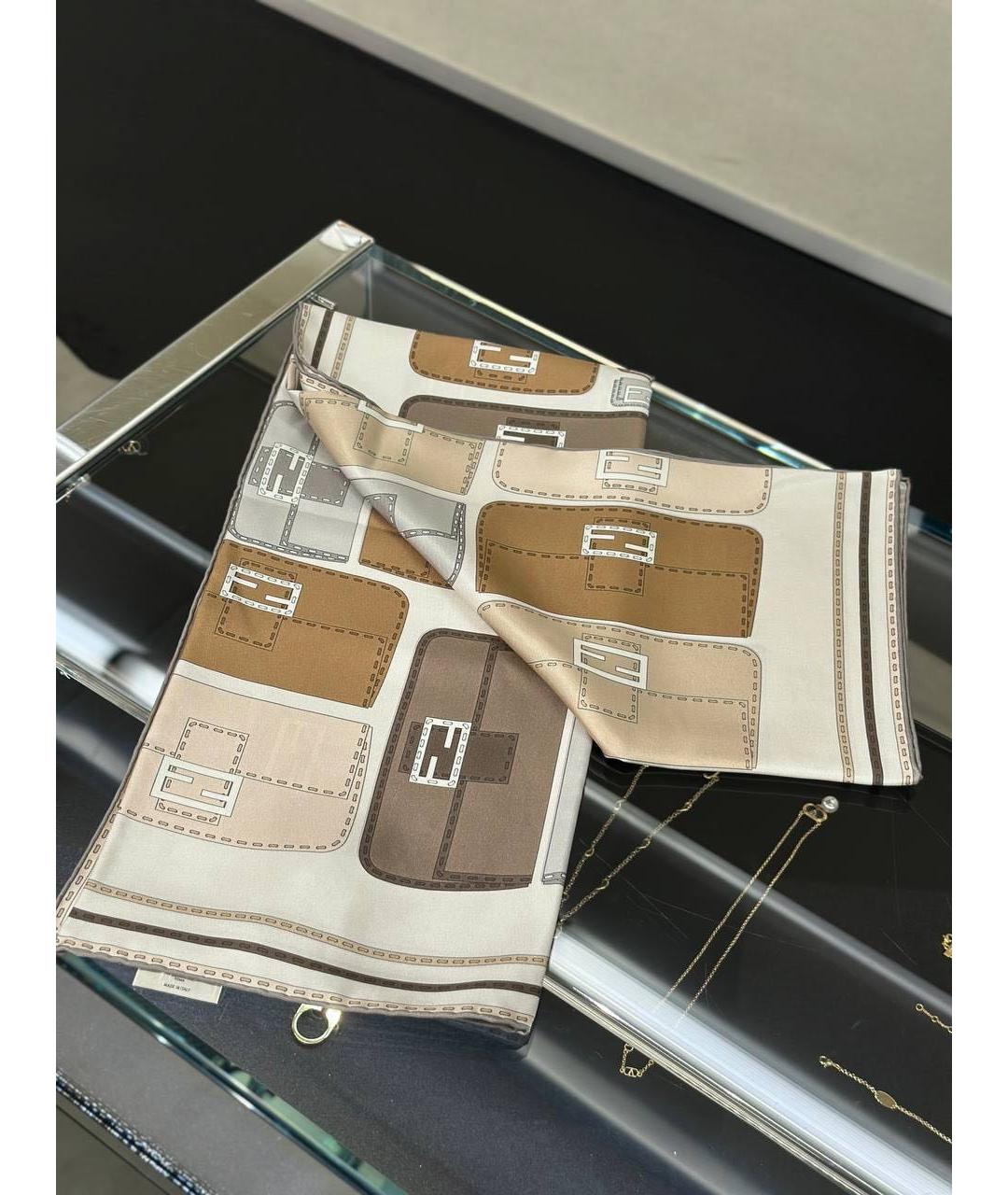 FENDI Бежевый шелковый платок, фото 2