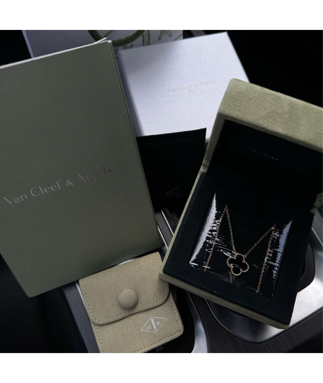 VAN CLEEF & ARPELS Черная подвеска из желтого золота, фото 5