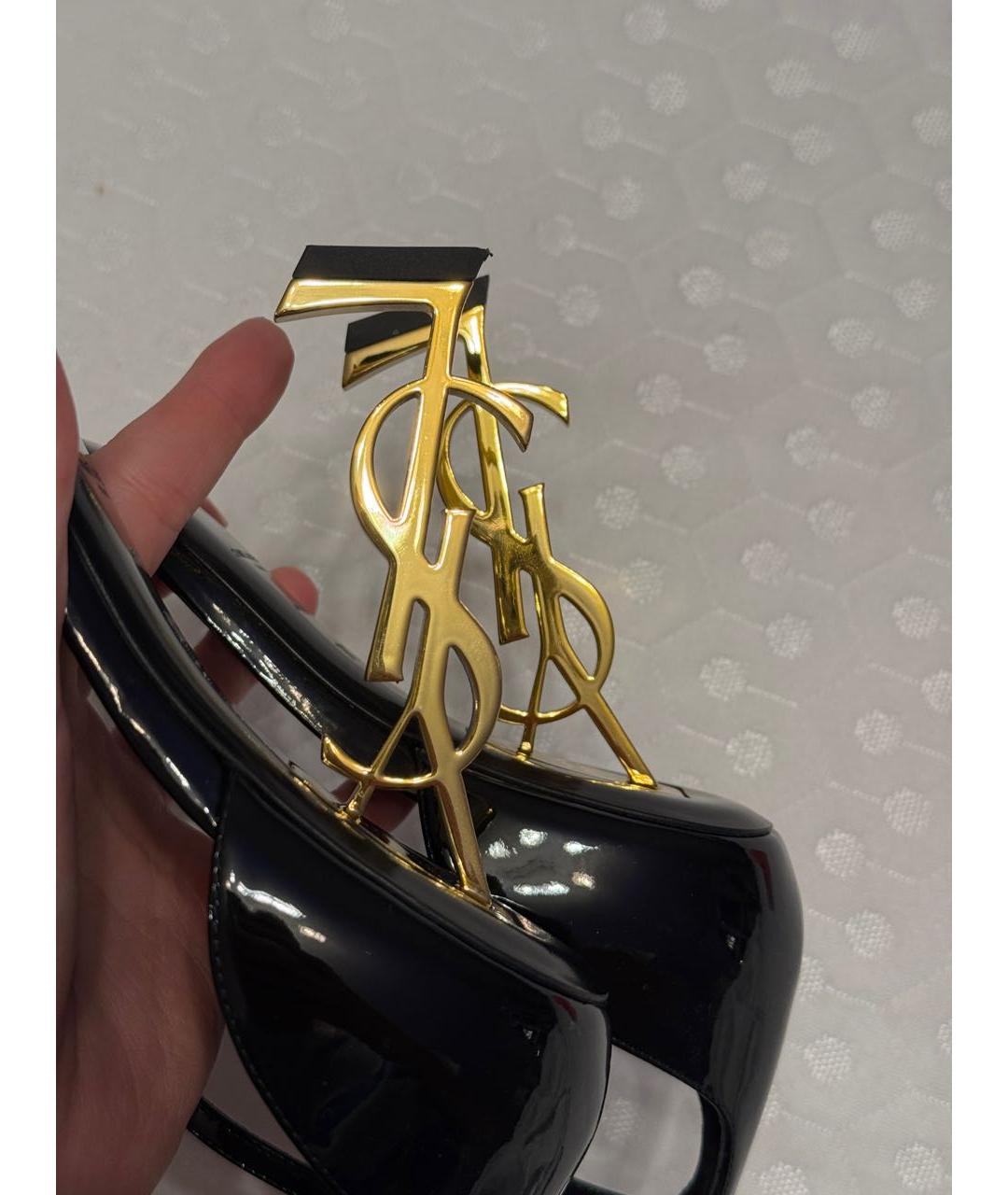 SAINT LAURENT Черные босоножки из лакированной кожи, фото 2