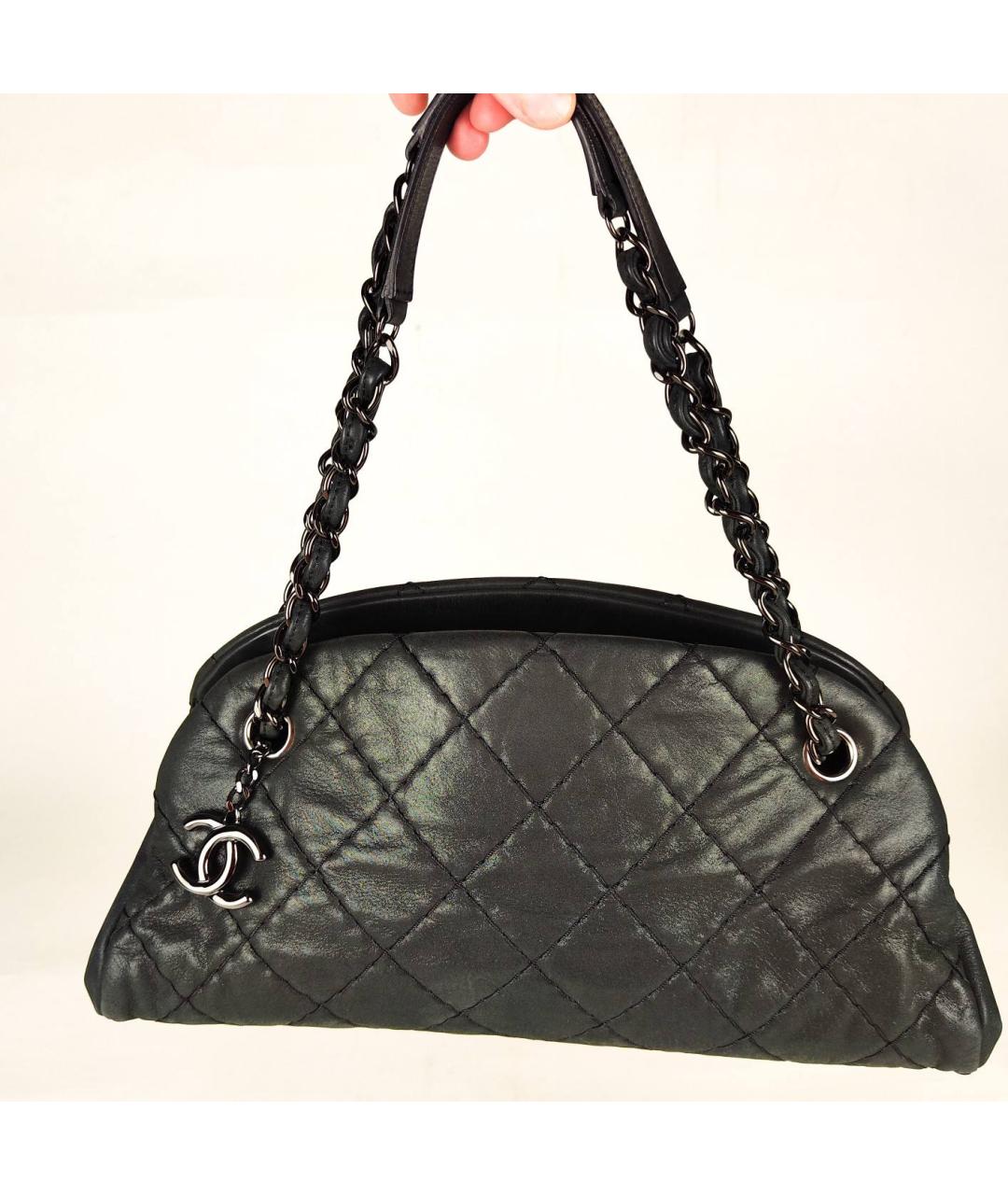 CHANEL Антрацитовая кожаная сумка через плечо, фото 2
