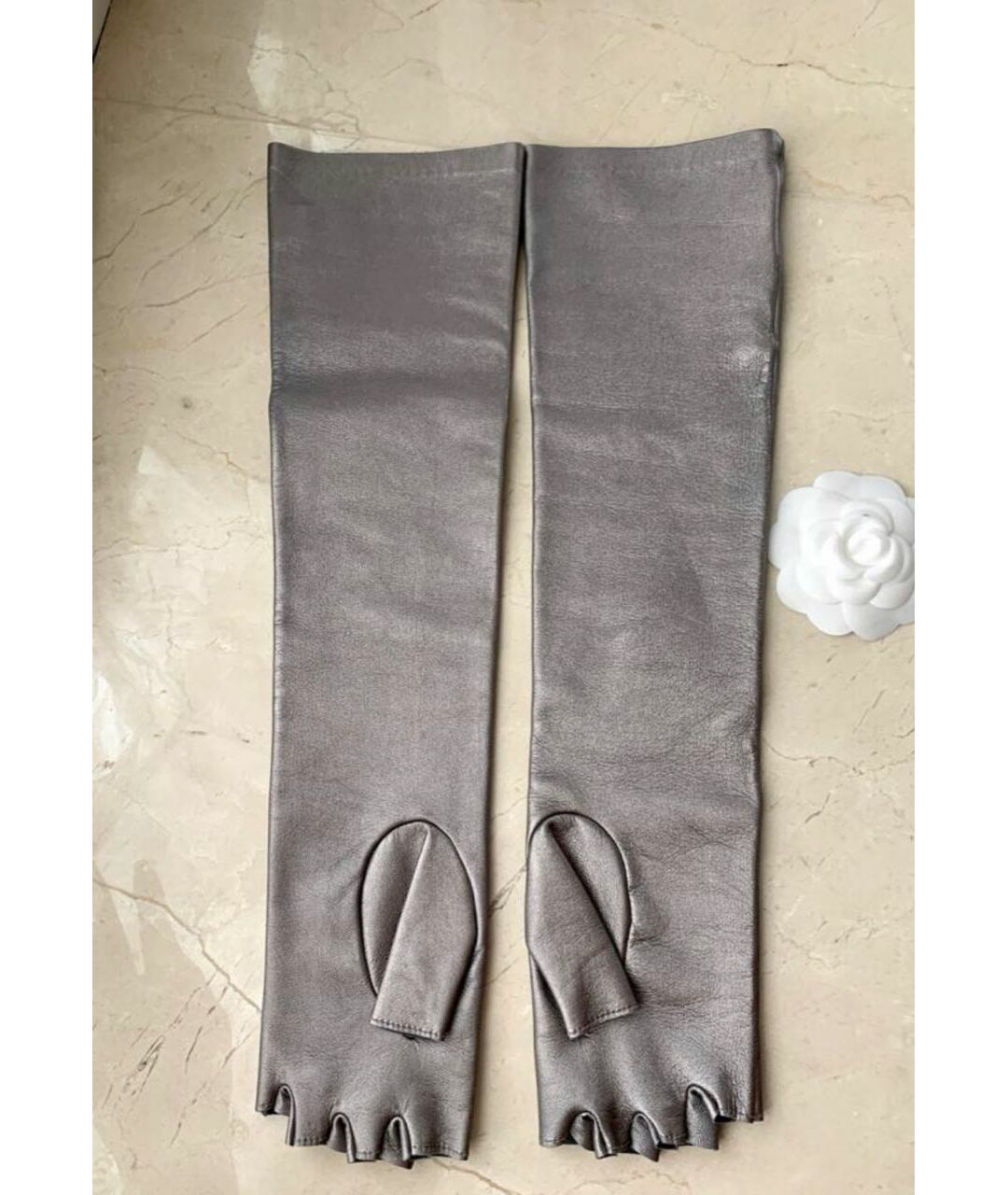 CHANEL PRE-OWNED Серебряные кожаные перчатки, фото 2