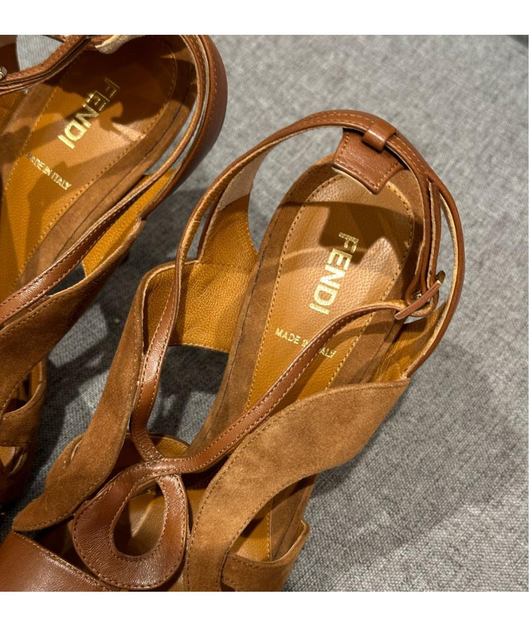 FENDI Коричневые замшевые босоножки, фото 3