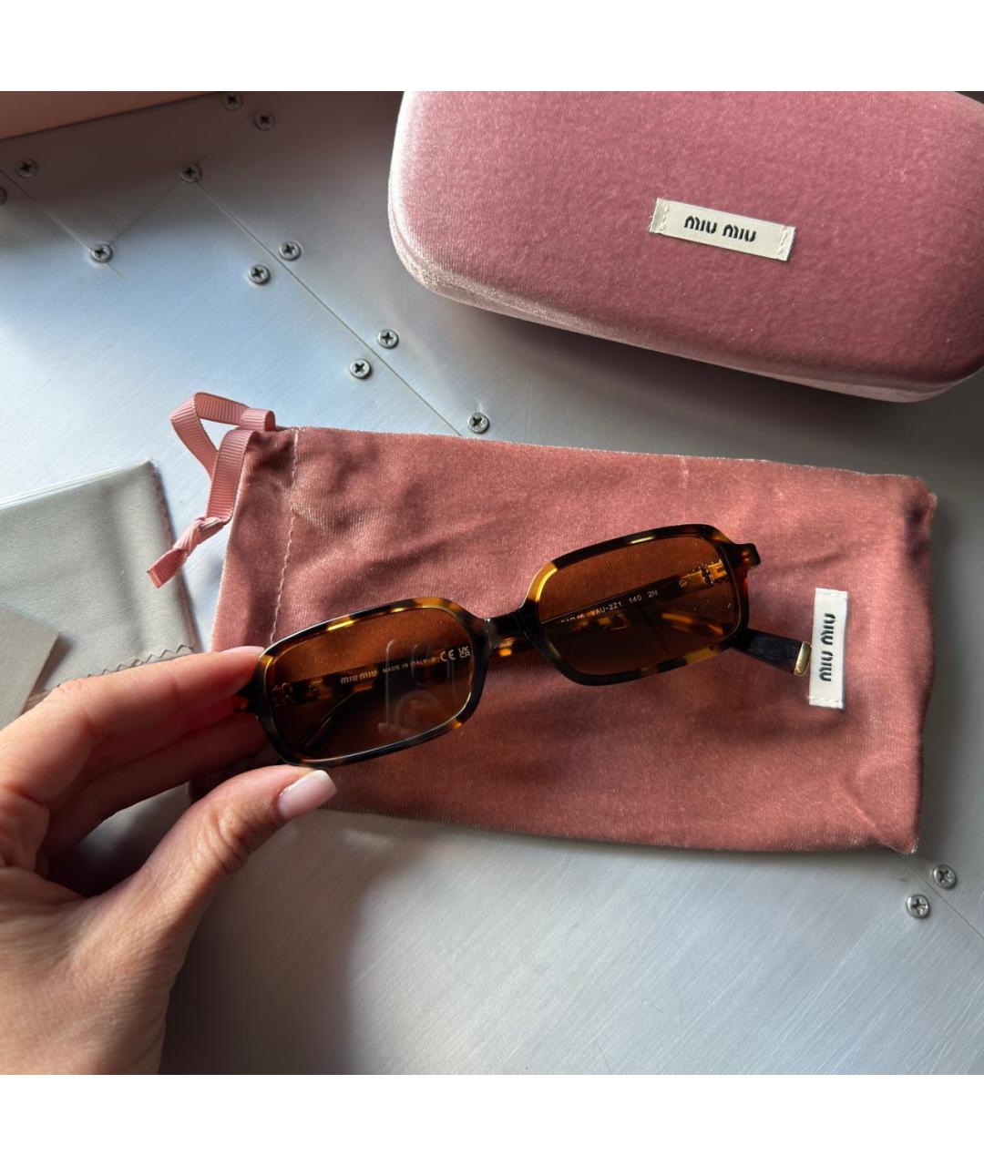 MIU MIU Коричневые пластиковые солнцезащитные очки, фото 3