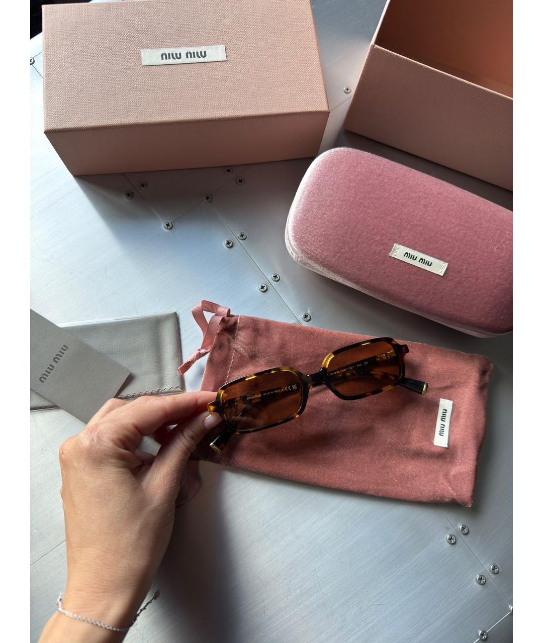 MIU MIU Коричневые пластиковые солнцезащитные очки, фото 2