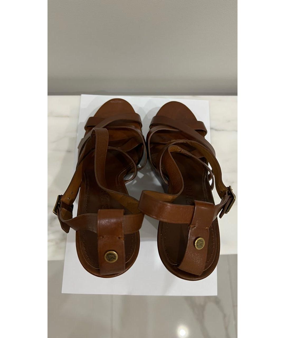 BURBERRY Коричневые кожаные босоножки, фото 2