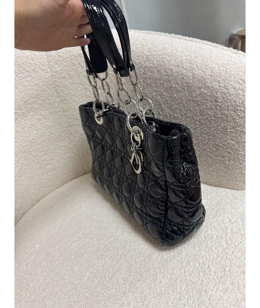 CHRISTIAN DIOR Черная сумка тоут из лакированной кожи, фото 2