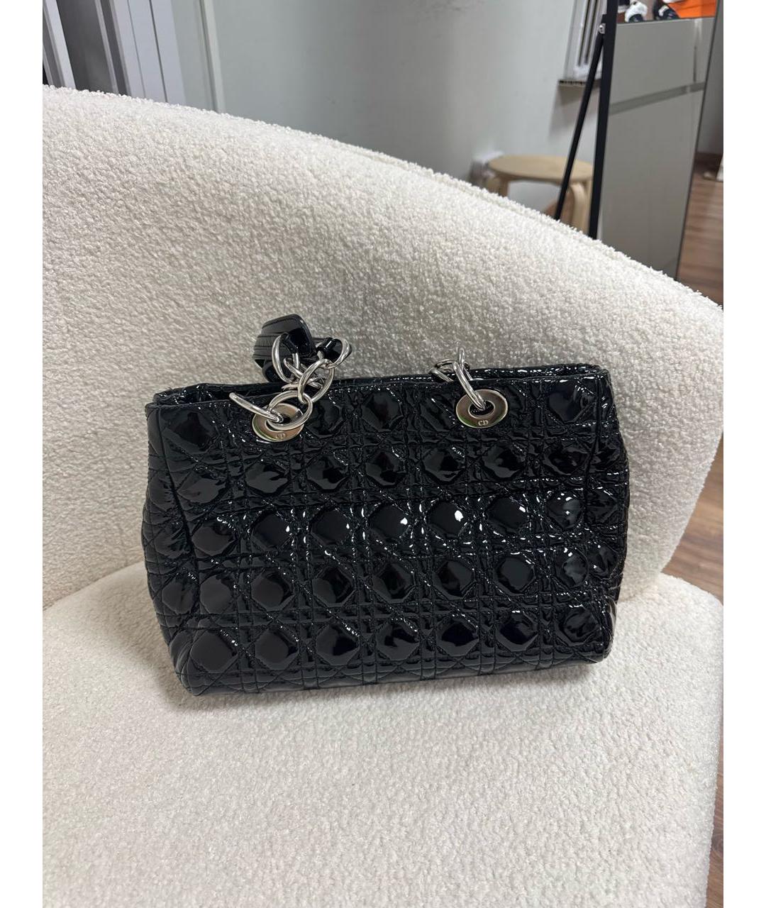 CHRISTIAN DIOR Черная сумка тоут из лакированной кожи, фото 3