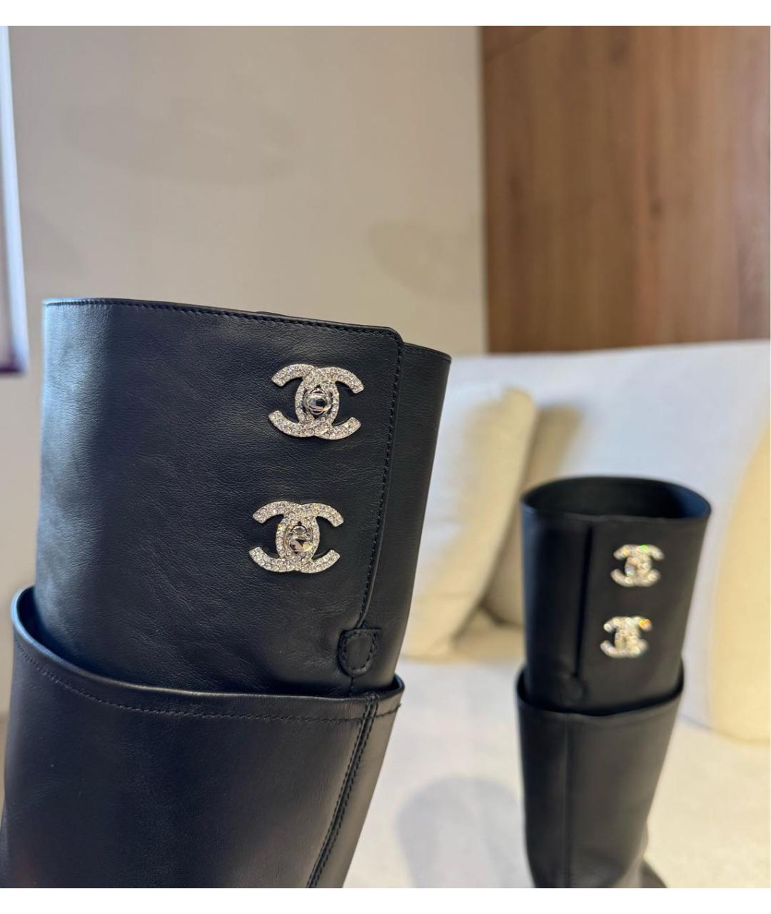 CHANEL Черные кожаные сапоги, фото 2