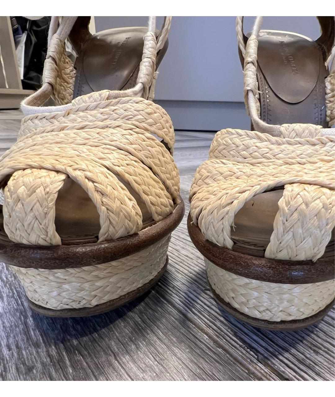 BOTTEGA VENETA Бежевые босоножки, фото 8