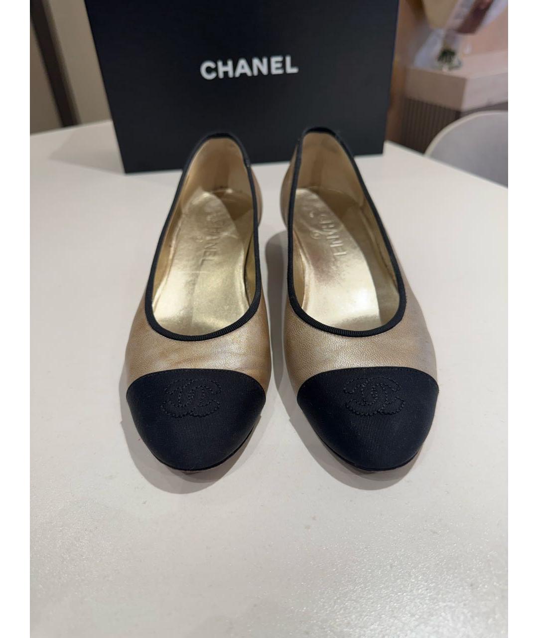 CHANEL Золотые кожаные туфли, фото 4