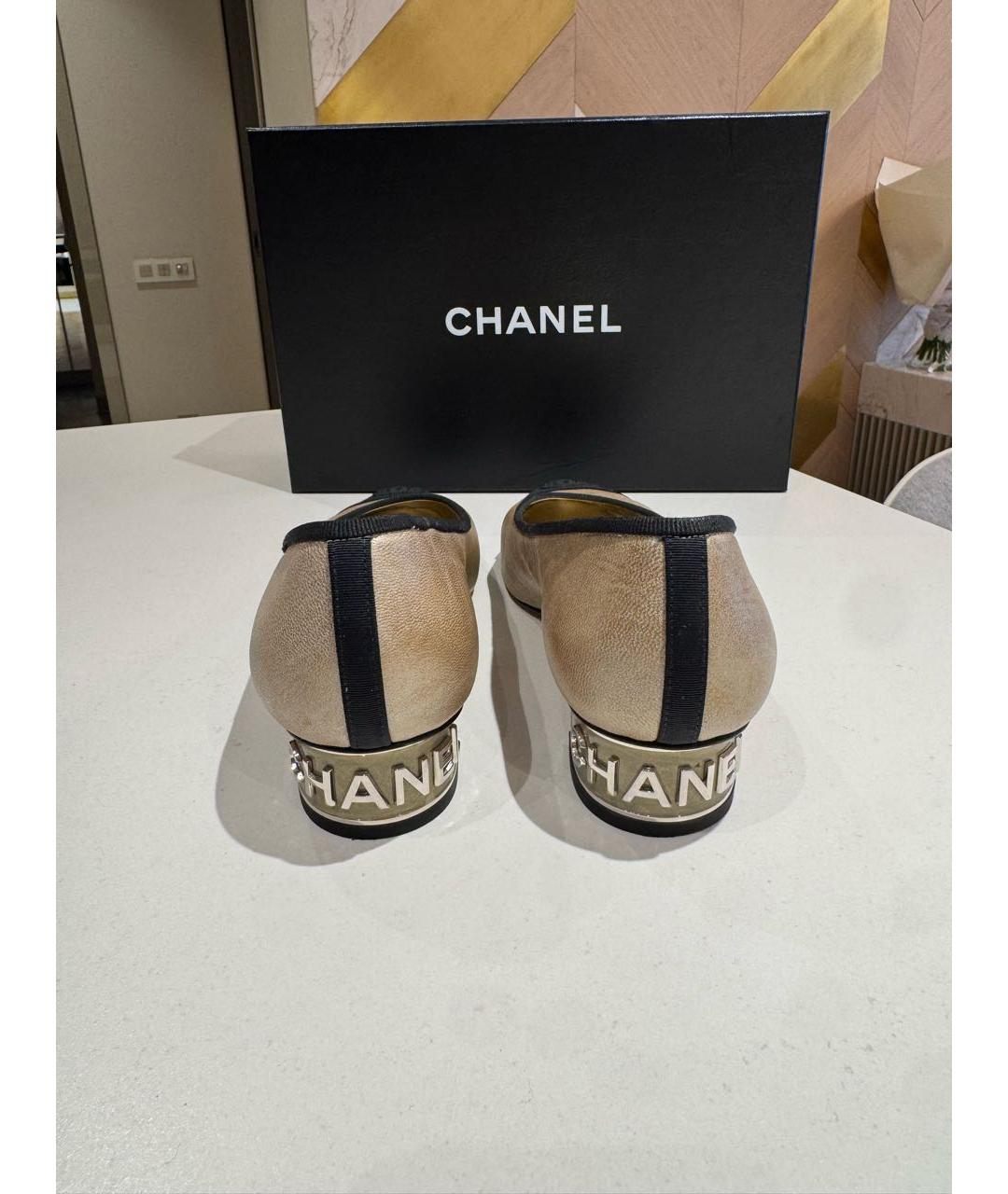 CHANEL Золотые кожаные туфли, фото 3
