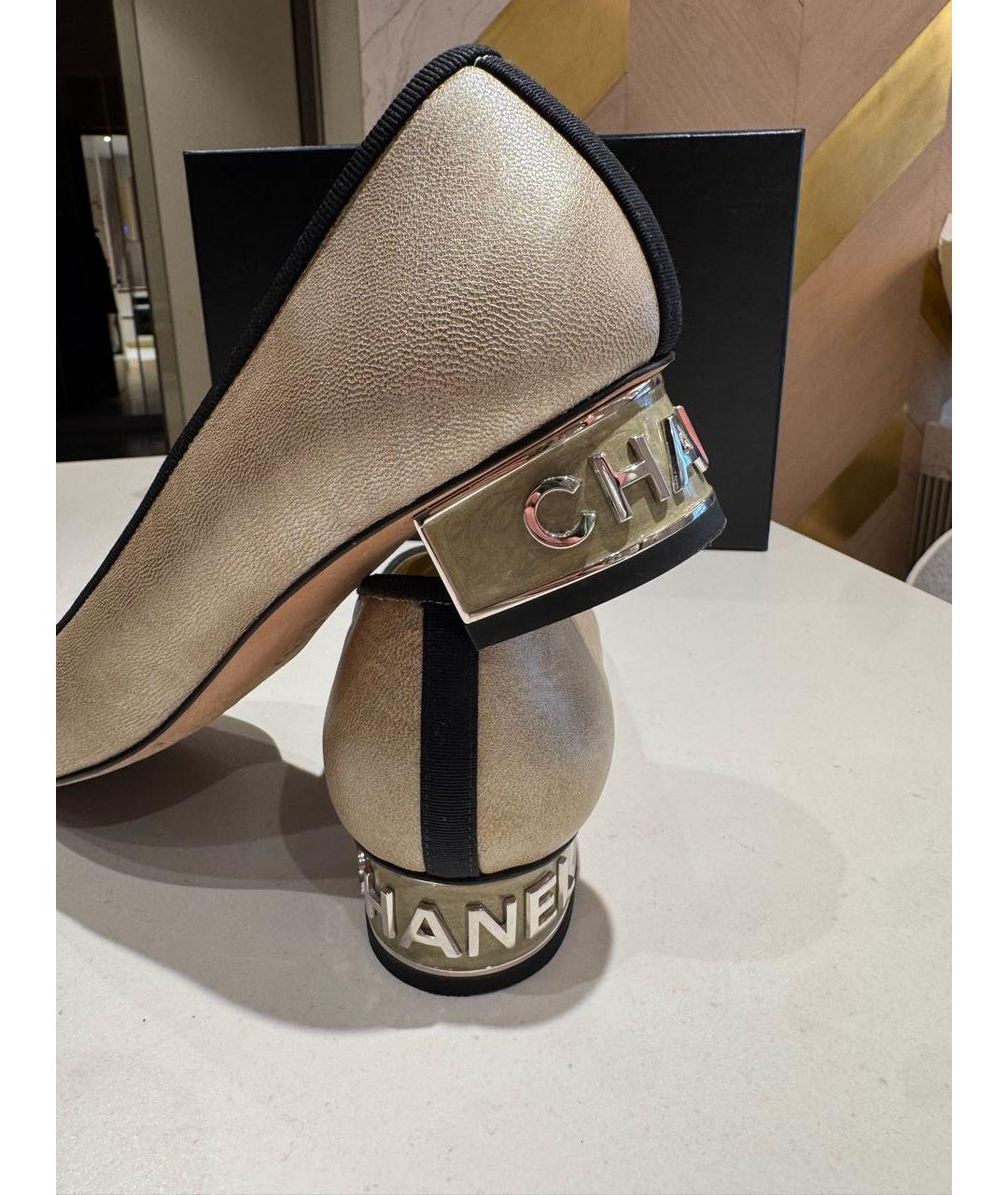 CHANEL Золотые кожаные туфли, фото 2