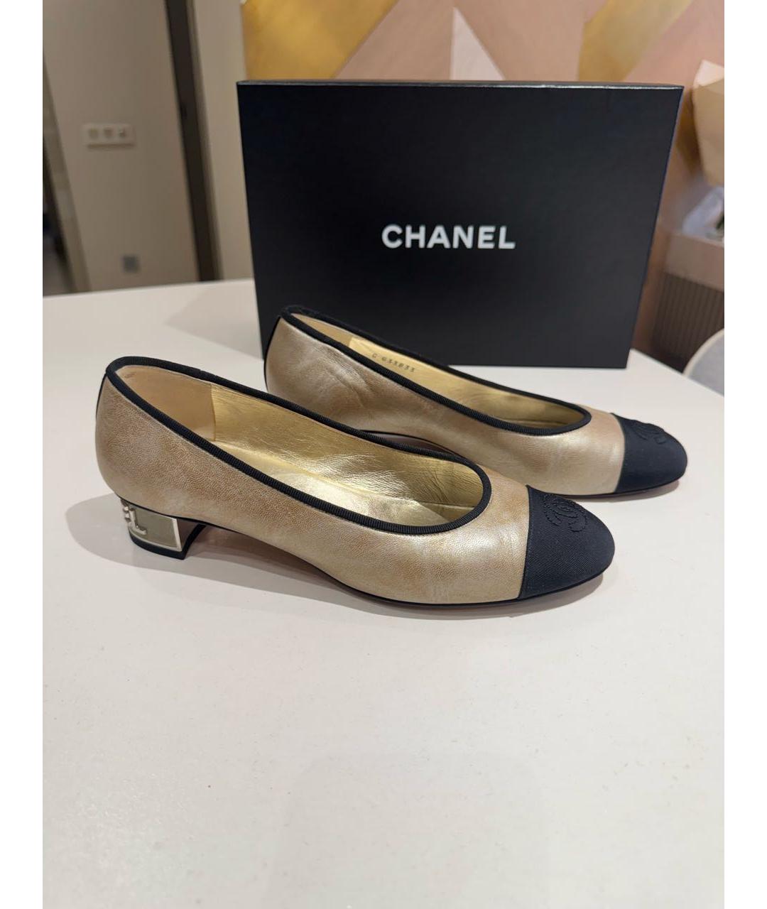 CHANEL Золотые кожаные туфли, фото 9