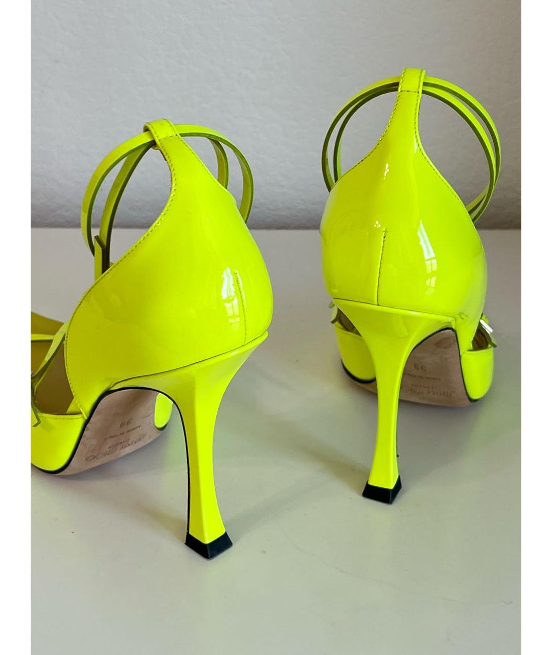 JIMMY CHOO Желтые туфли из лакированной кожи, фото 4