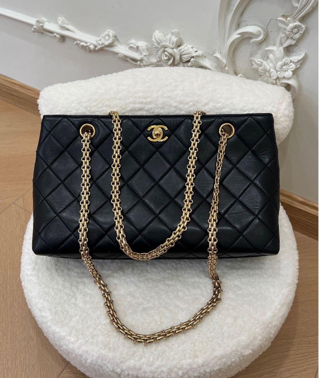 CHANEL Черная кожаная сумка тоут, фото 4