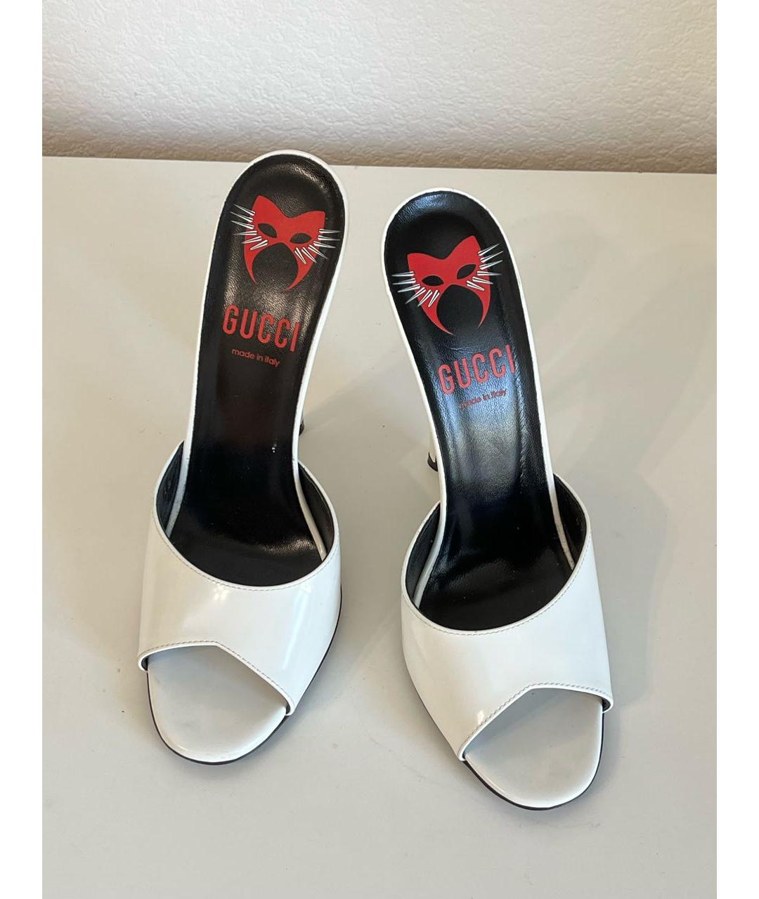 GUCCI Белые мюли из лакированной кожи, фото 2