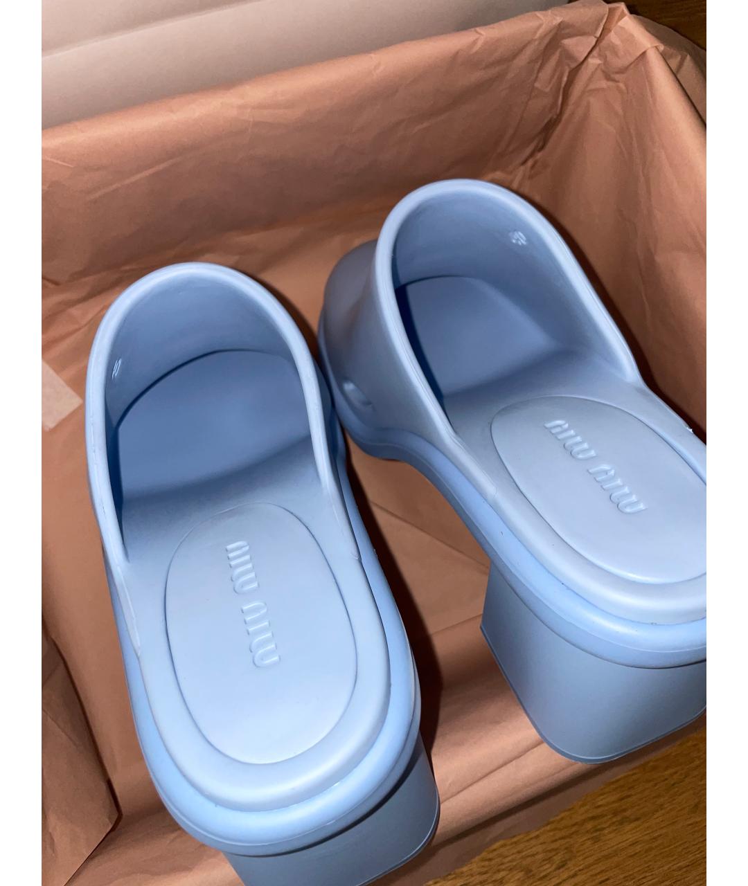 MIU MIU Голубые резиновые мюли, фото 4
