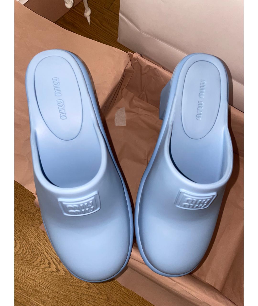 MIU MIU Голубые резиновые мюли, фото 3