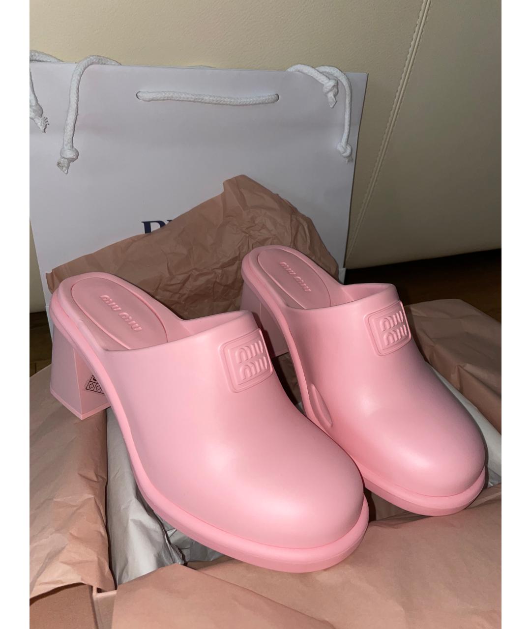 MIU MIU Розовые резиновые мюли, фото 2
