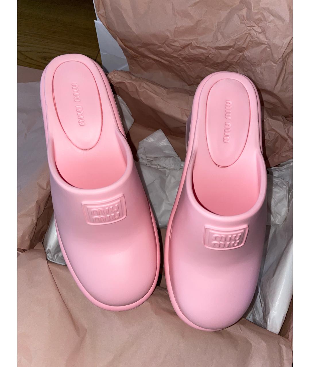 MIU MIU Розовые резиновые мюли, фото 3
